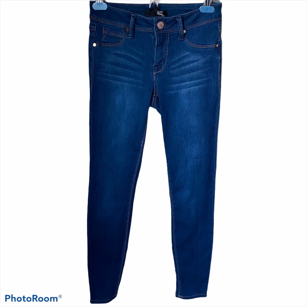 1822 Denim Butter Skinny Jeans in Wynter Lennox